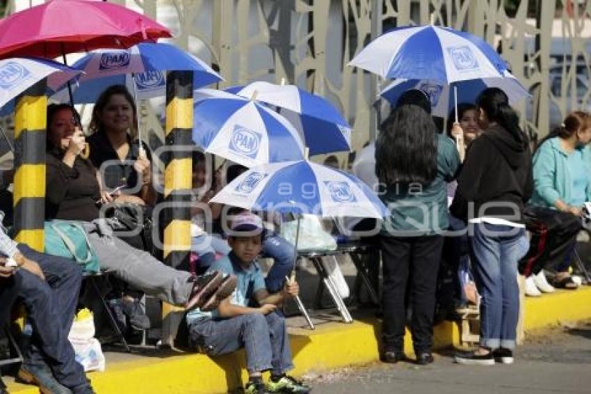 DESFILE 5 DE MAYO . PROPAGANDA POLITICA