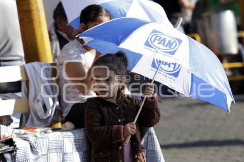 DESFILE 5 DE MAYO . PROPAGANDA POLITICA