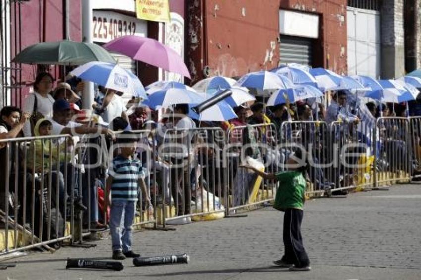 DESFILE 5 DE MAYO . PROPAGANDA POLITICA