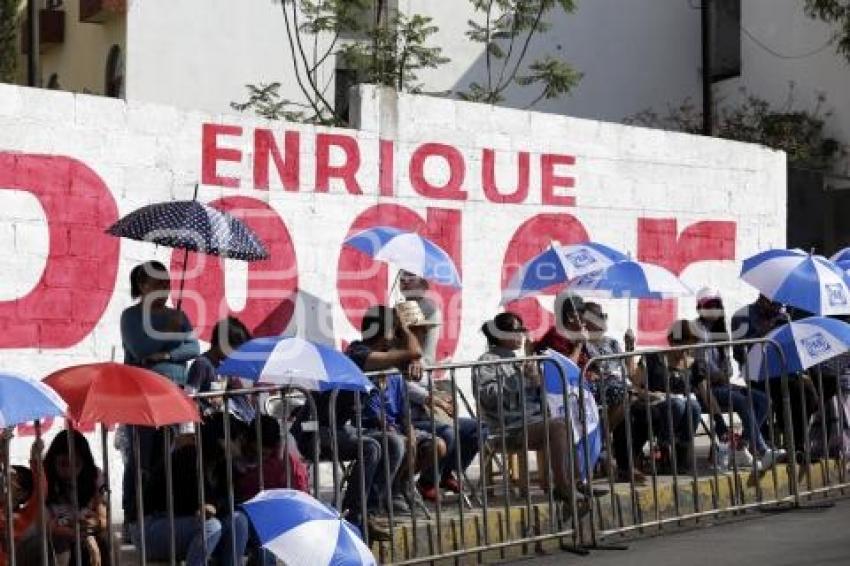 DESFILE 5 DE MAYO . PROPAGANDA POLITICA