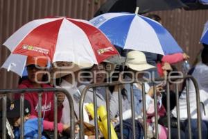 DESFILE 5 DE MAYO . PROPAGANDA POLITICA