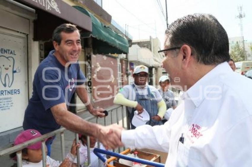 DESFILE 5 DE MAYO . ENRIQUE DOGER