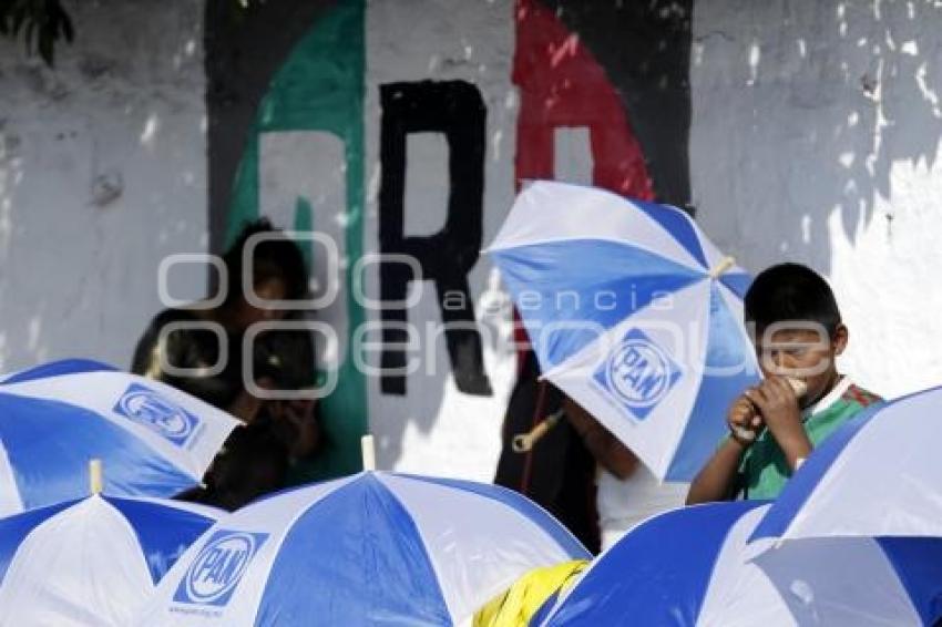 DESFILE 5 DE MAYO . PROPAGANDA POLITICA