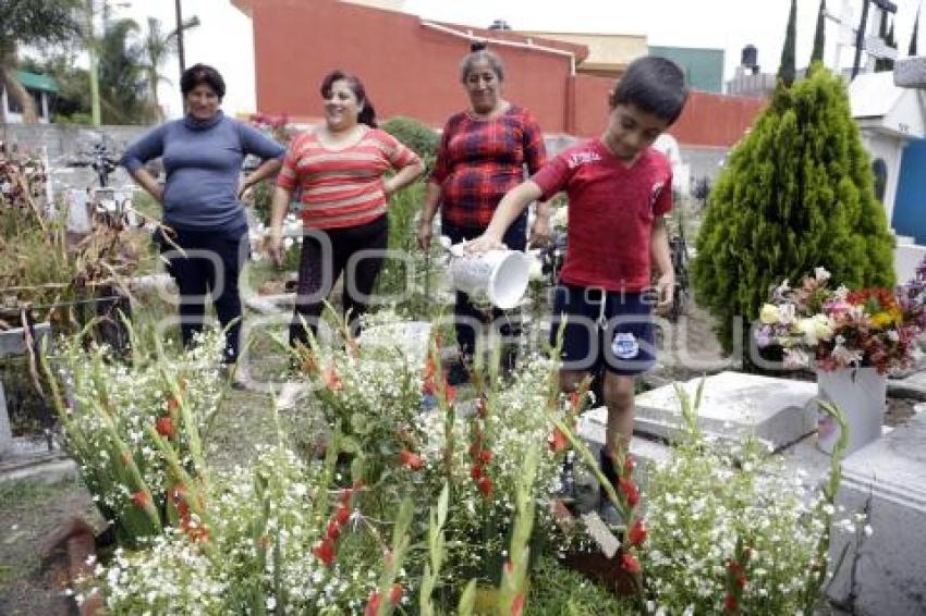 DÍA DE LAS MADRES . PANTEÓN