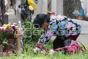 DÍA DE LAS MADRES . PANTEÓN