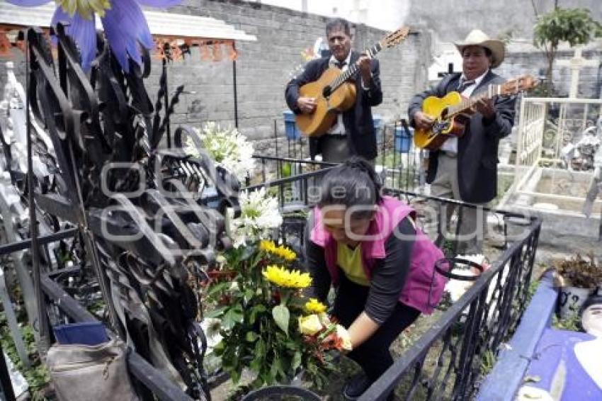 DÍA DE LAS MADRES . PANTEÓN