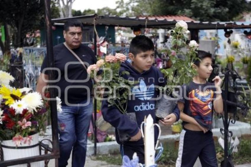 DÍA DE LAS MADRES . PANTEÓN