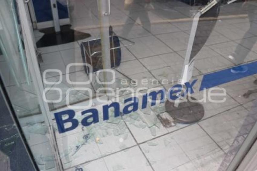 ASALTO BANAMEX . SANTA MARÍA