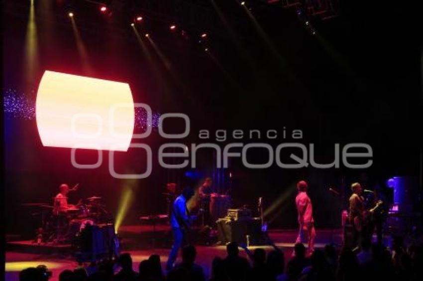 LOS AMIGOS INVISIBLES