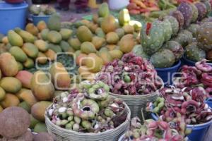 PITAYAS Y MANGOS . ACATLÁN