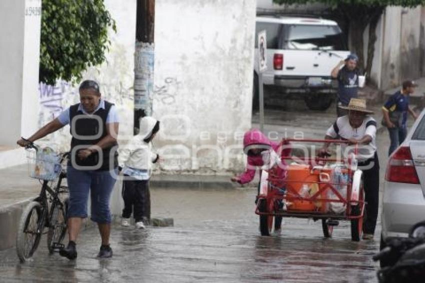 LLUVIA . ACATLÁN DE OSORIO