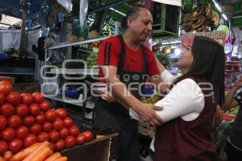 CAMPAÑA . CLAUDIA RIVERA