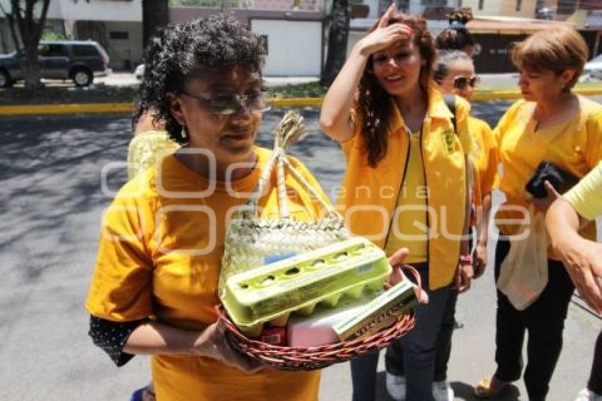 MUJERES PERREDISTAS . ENTREGA DE  KIT