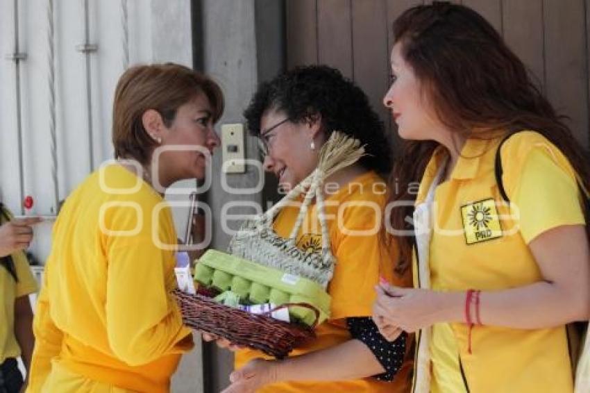 MUJERES PERREDISTAS . ENTREGA DE KIT