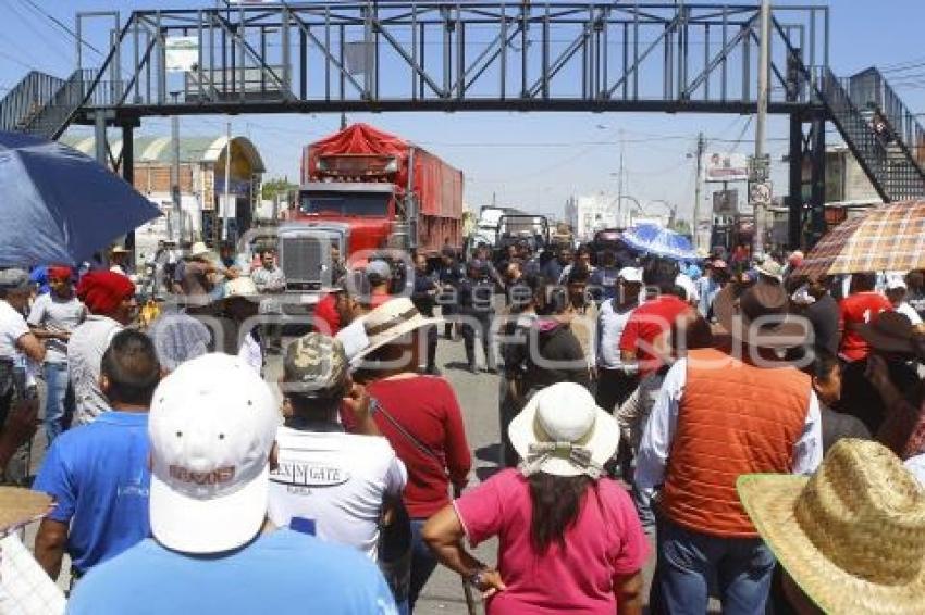 BLOQUEO CARRETERA TEHUACÁN