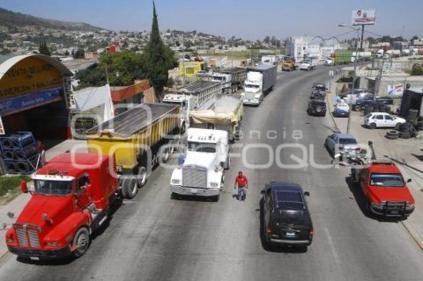 BLOQUEO CARRETERA TEHUACÁN