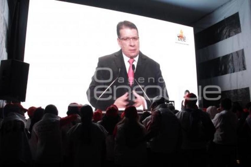 DEBATE . MORENA