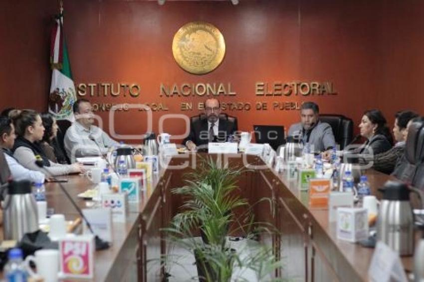 INE . SESIÓN EXTRAORDINARIA