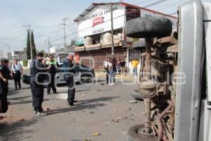 ELECCIONES .  CAMIONETA CON URNAS