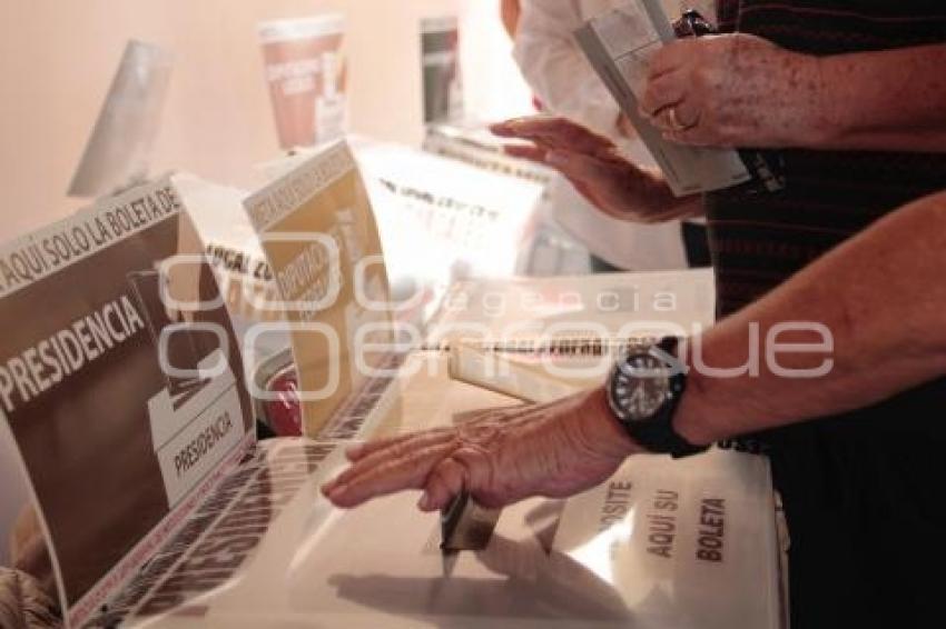 ELECCIONES . CASILLAS