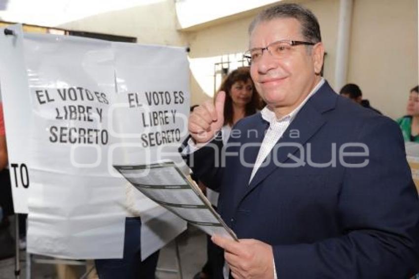 ELECCIONES . VOTO ENRIQUE DOGER