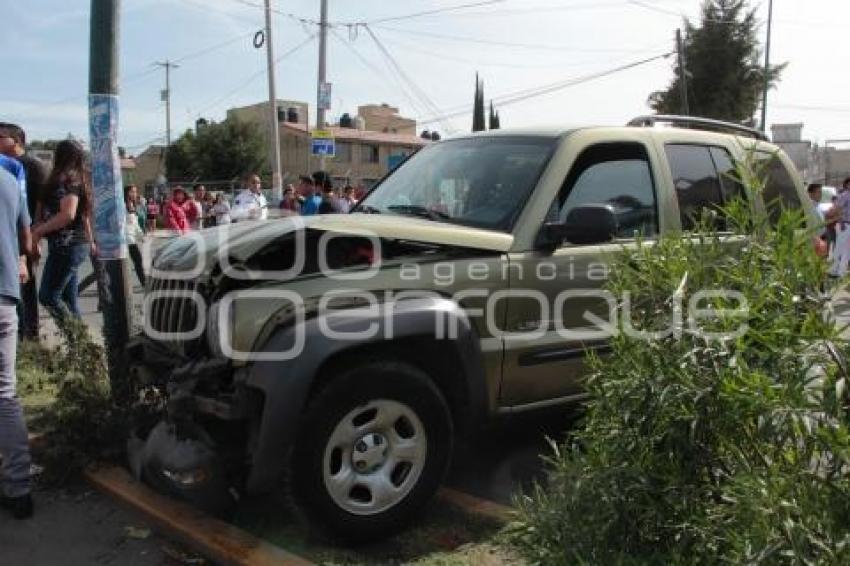 ELECCIONES . CAMIONETA CON URNAS