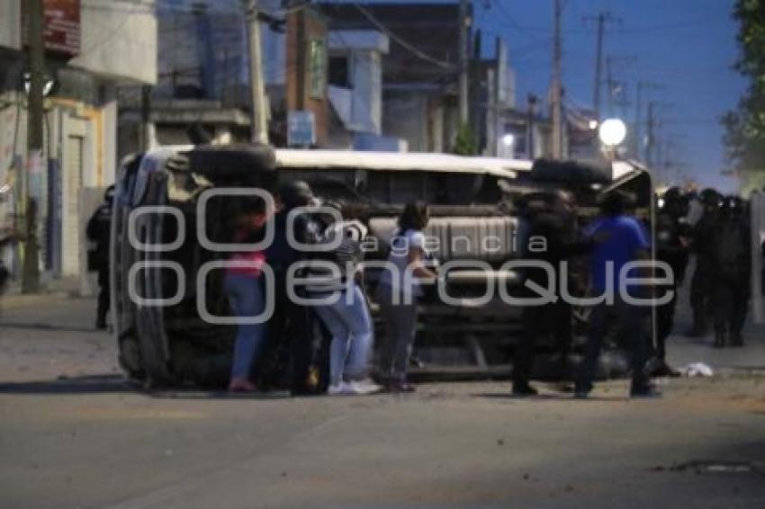 ELECCIONES . CAMIONETA CON URNAS