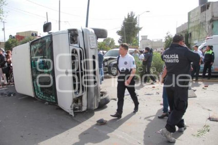 ELECCIONES .  CAMIONETA CON URNAS