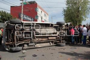 ELECCIONES . CAMIONETA CON URNAS