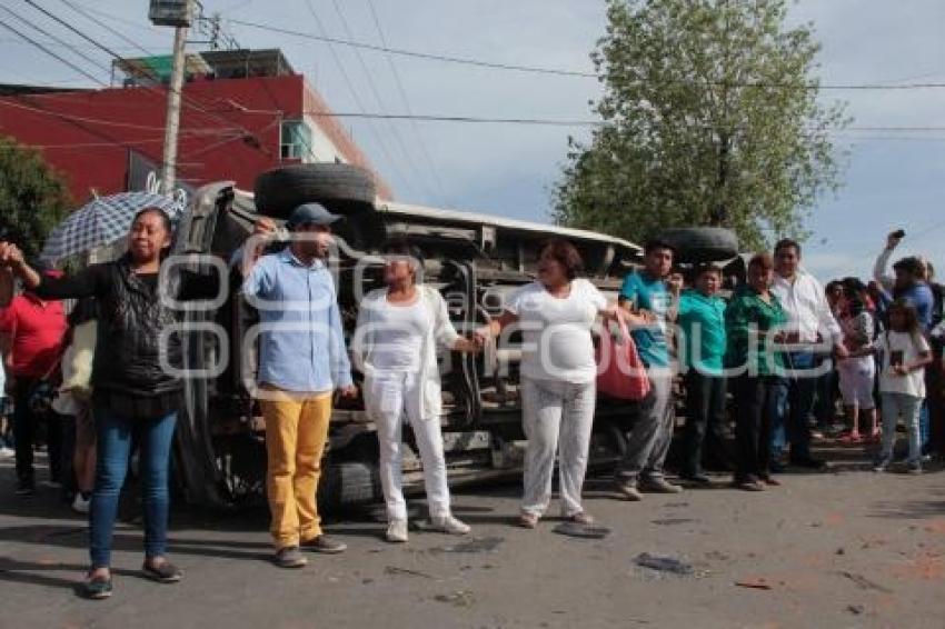 ELECCIONES . CAMIONETA CON URNAS