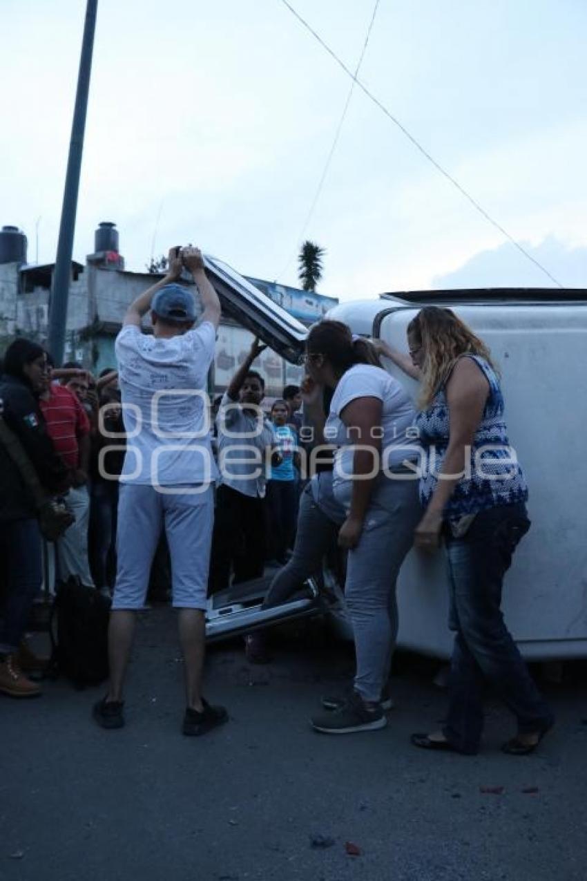 ELECCIONES . CAMIONETA CON URNAS