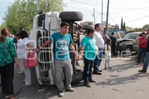 ELECCIONES . CAMIONETA CON URNAS