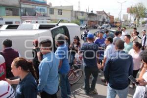 ELECCIONES . CAMIONETA CON URNAS