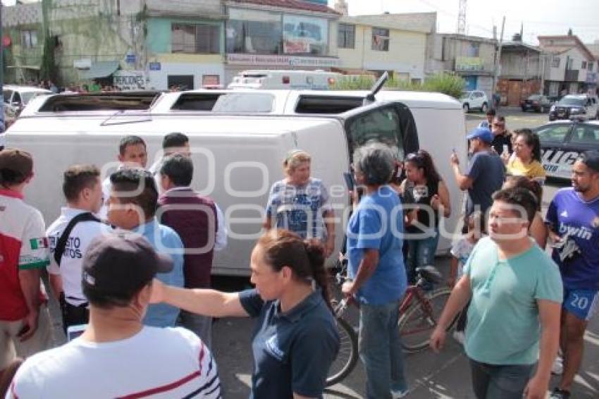 ELECCIONES .  CAMIONETA CON URNAS