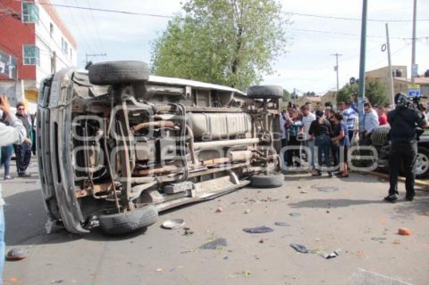 ELECCIONES .  CAMIONETA CON URNAS