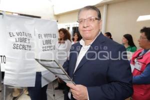 ELECCIONES . VOTO ENRIQUE DOGER