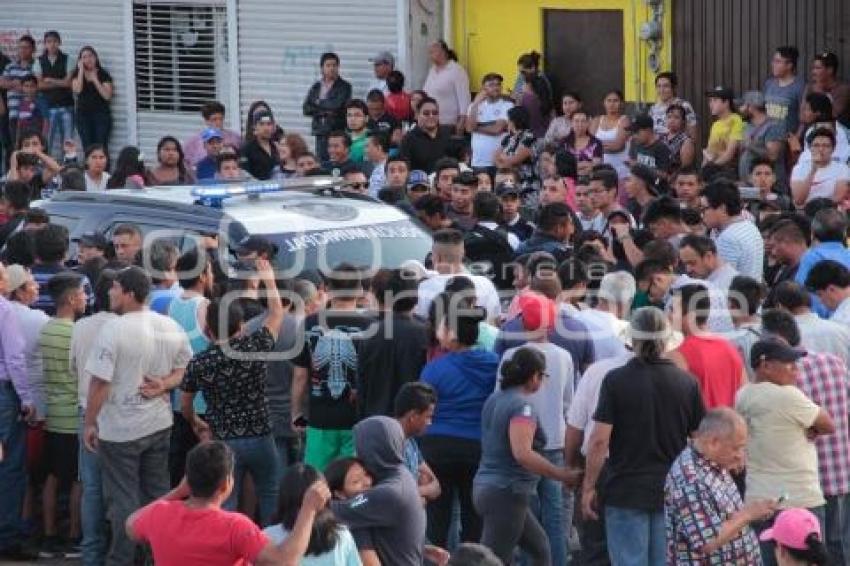 ELECCIONES . CAMIONETA CON URNAS