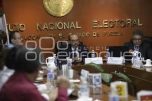 ELECCIONES . SESION INE