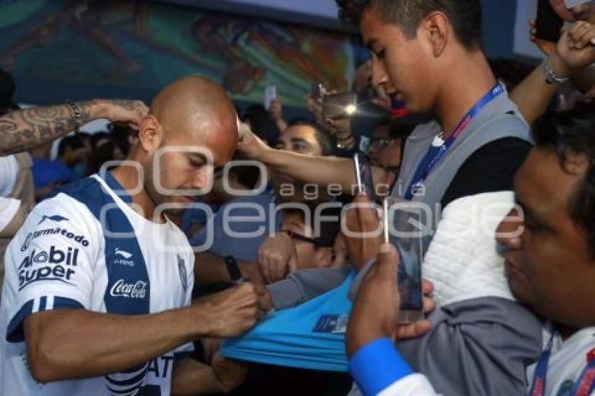 CLUB PUEBLA . PRESENTACIÓN UNIFORMES