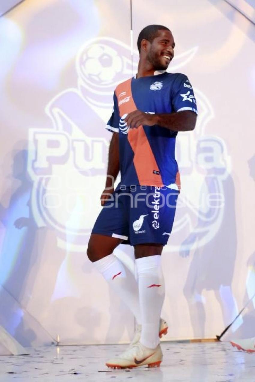 CLUB PUEBLA . PRESENTACIÓN UNIFORMES