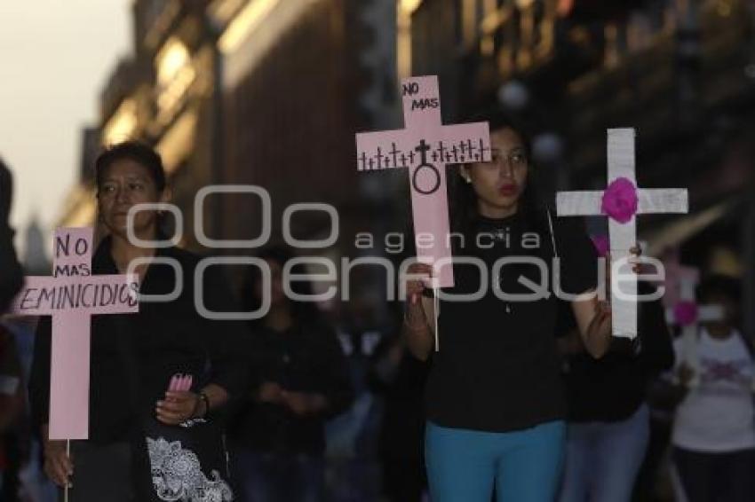 FEMINICIDIO . MARCHA SILENCIOSA