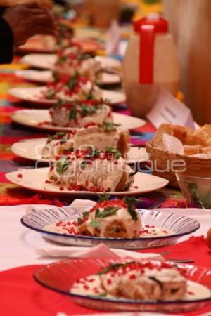 FERIA DEL CHILE EN NOGADA