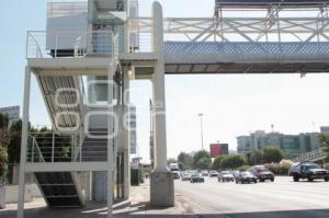 ELEVADOR . PUENTE PEATONAL