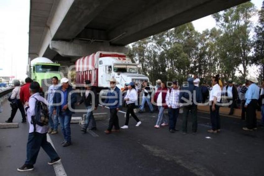 CIERRE AUTOPISTA . VW