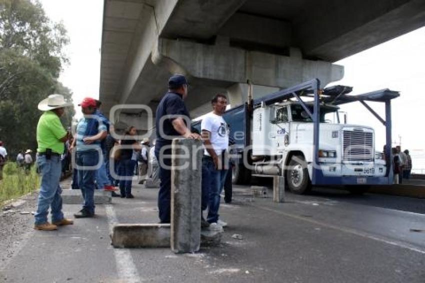 CIERRE AUTOPISTA . VW