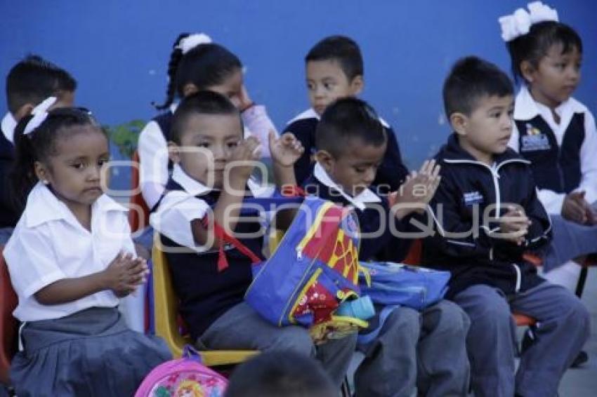 REGRESO A CLASES . ACATLÁN