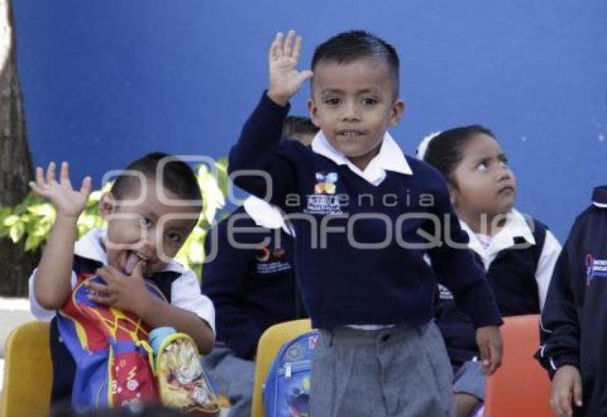 REGRESO A CLASES . ACATLÁN