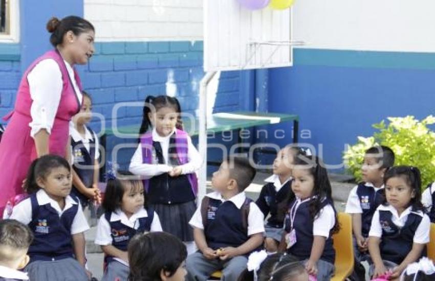 REGRESO A CLASES . ACATLÁN