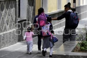 NIÑOS Y MOCHILAS