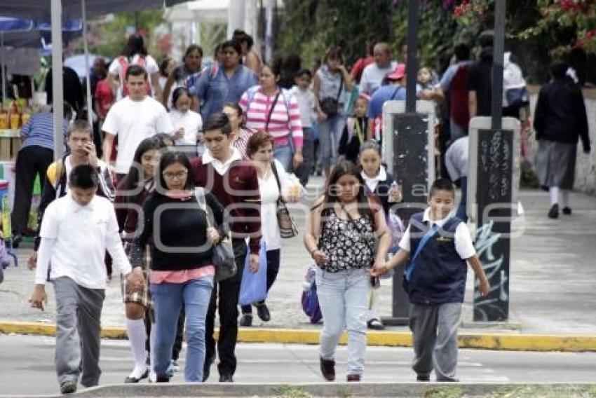 NIÑOS Y MOCHILAS